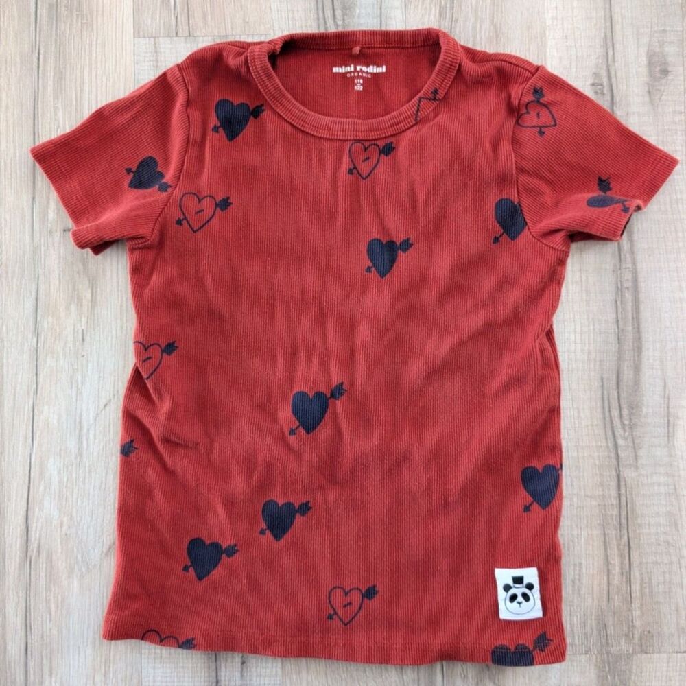Mini Rodini Red Hearts Organic Ribbed Short Sleeved Tee, 116/122 5-7Y (V5)